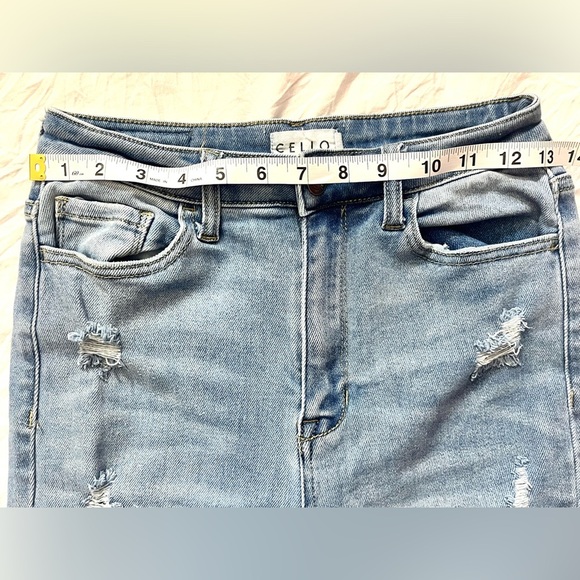 Cello Women's Distressed Light Blue Jeans Size 7 - Picture 9 of 15